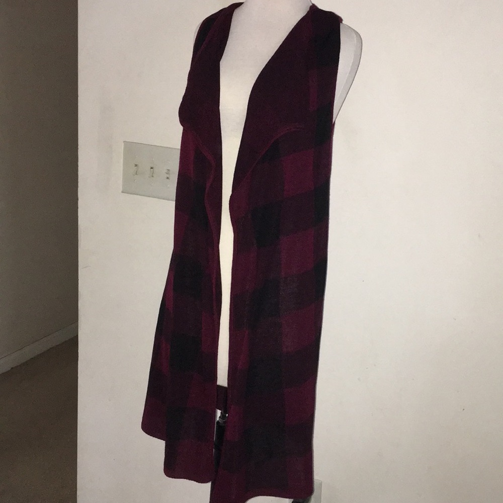 Black and burgundy long sleeveless cardigan